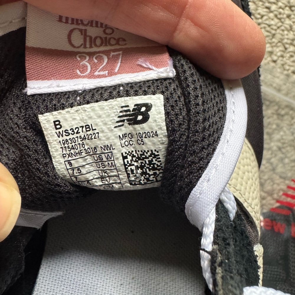 Women’s New Balance 327 size 9 - Picture 4 of 7